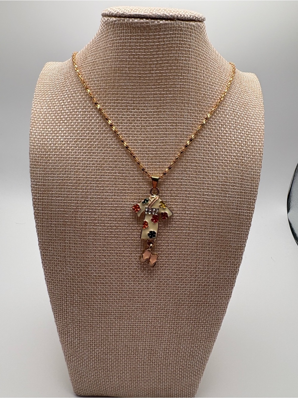 Enamel Kimono & Flip Flop Pendant Necklace - Cream with Multicolor Flowers - Picture 2 of 4
